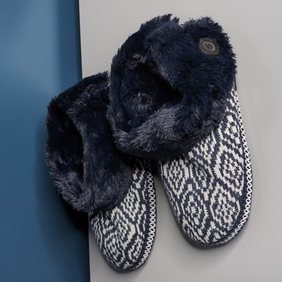 Muk Luks Melinda Womens Dark Sapphire Blue Bootie Slippers. NWOT - Picture 4 of 16